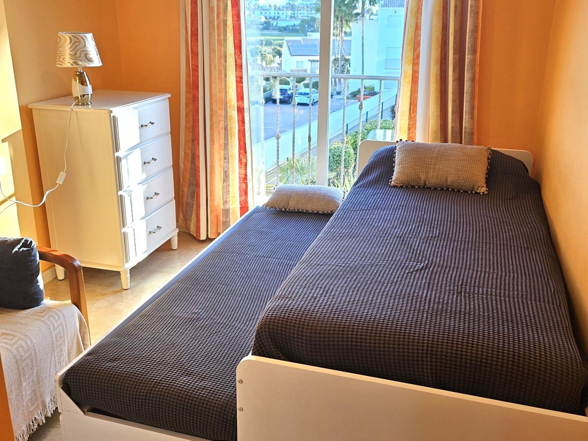 3 Bedrooms With Pool & Parking, Close To Sea And Gibraltar Manilva Eksteriør bilde