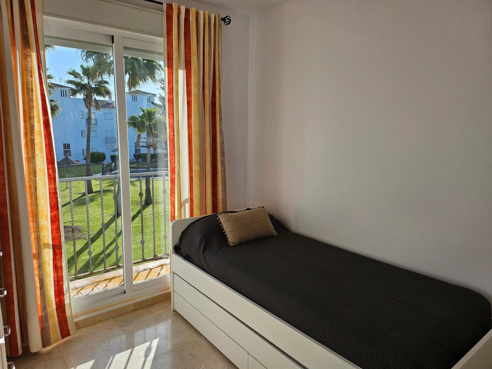 3 Bedrooms With Pool & Parking, Close To Sea And Gibraltar Manilva Eksteriør bilde